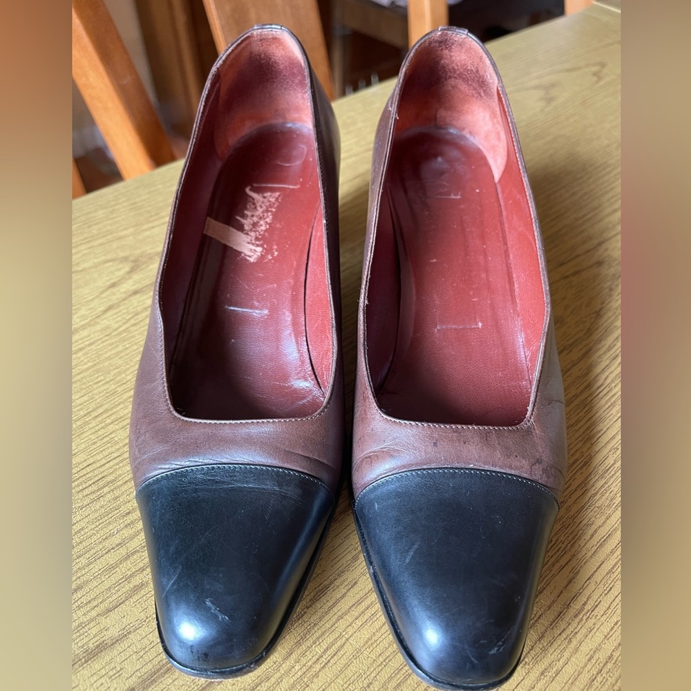 Ferragamo vintage pumps 38.5 black and brown